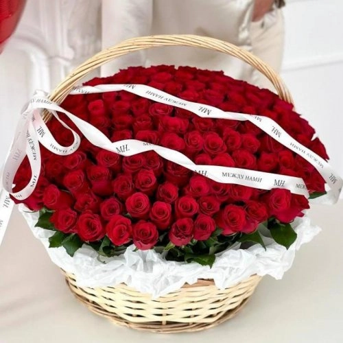 Корзина из 201 красной розы