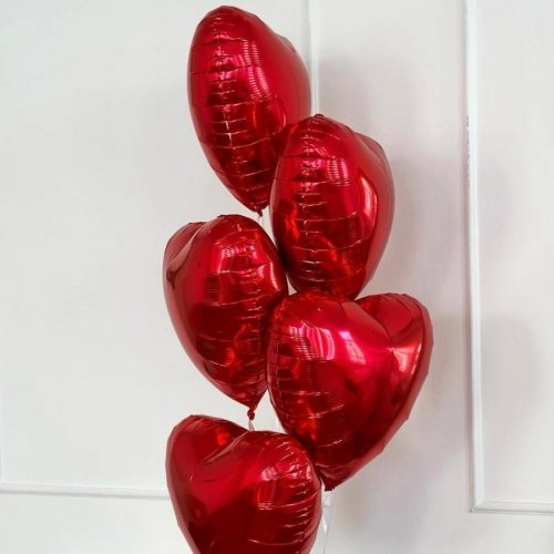 Сет из 5 красных шаров сердце