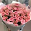 Букет из 15 розовых кустовых роз в Тюмени