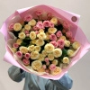 Букет из 15 кустовых роз в Тюмени