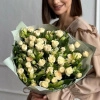 Букет из персиковых кустовых роз и альстромерий в Тюмени