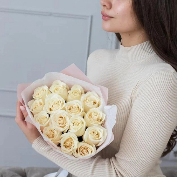Букет из 15 белых роз (Кения) 40 см в Тюмени